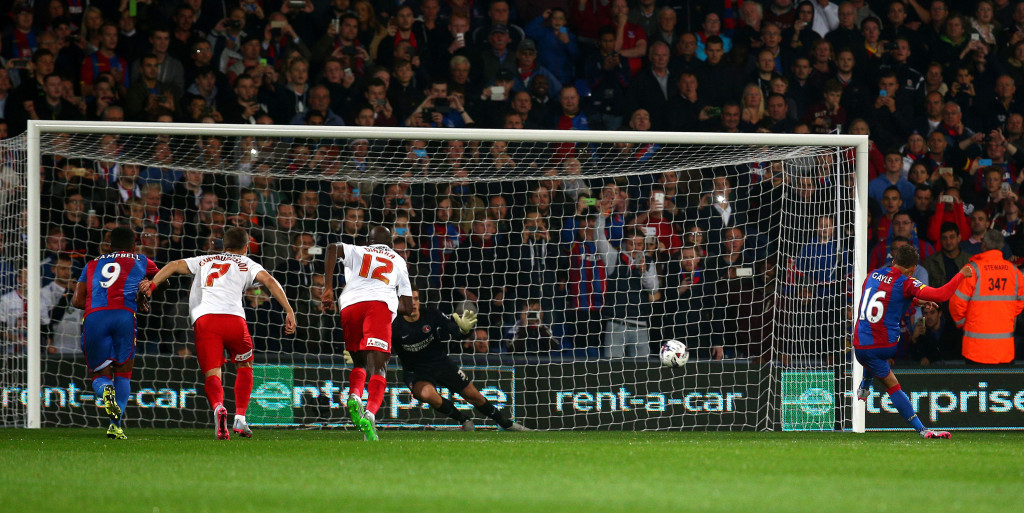 Swansea make £7.5m bid for Palace striker