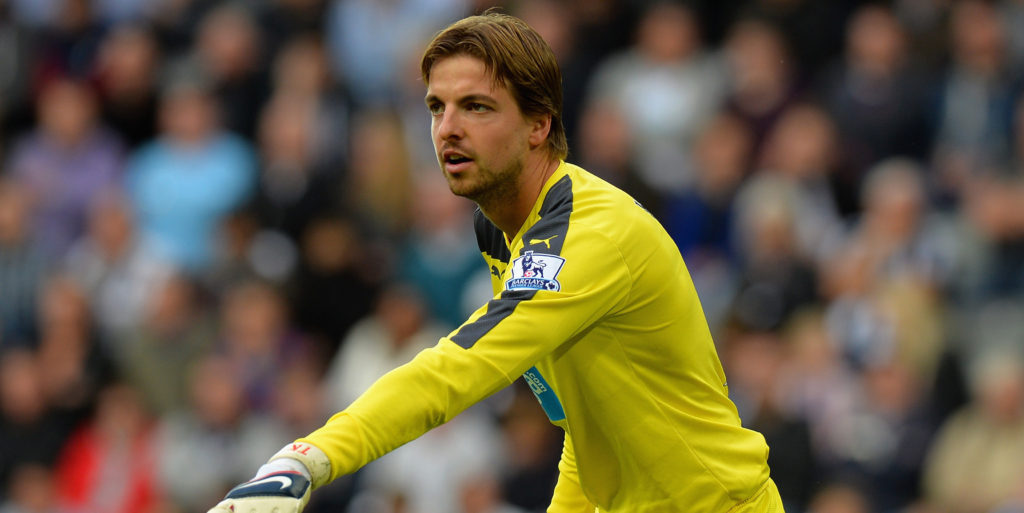 Crystal Palace battle Everton to sign Dutch international
