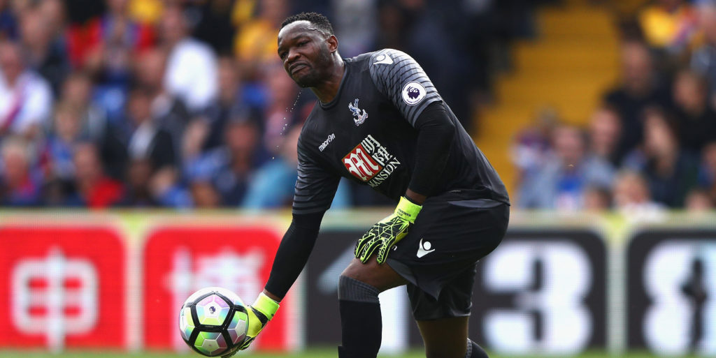 Mandanda completes move to Marseille on a three-year deal