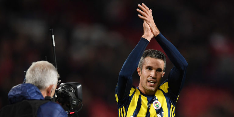 Crystal Palace reportedly maintaining Van Persie interest