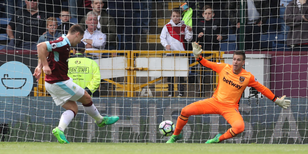 Palace eye move for West Ham shot stopper