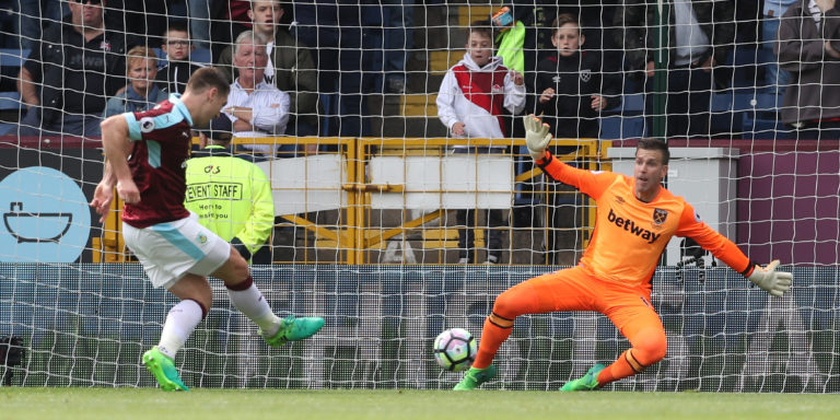 Palace eye move for West Ham shot stopper
