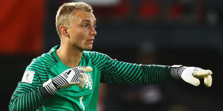 De Boer keen on keeper Jasper Cillessen