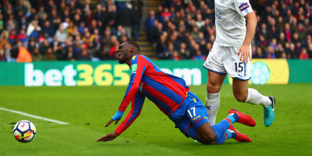 Hodgson backs Benteke to stay with Palace next season