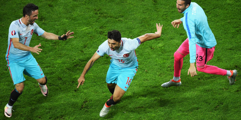 Crystal Palace set to sign Ozan Tufan