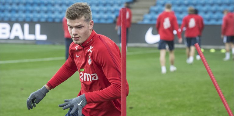 Palace fans give mixed response to Sorloth’s scoring form
