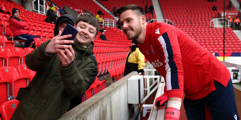 Football Fans React as New Palace Signing Takes Number One Shirt