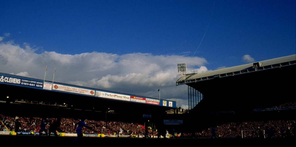 Palace Pair Sign Pro Deals