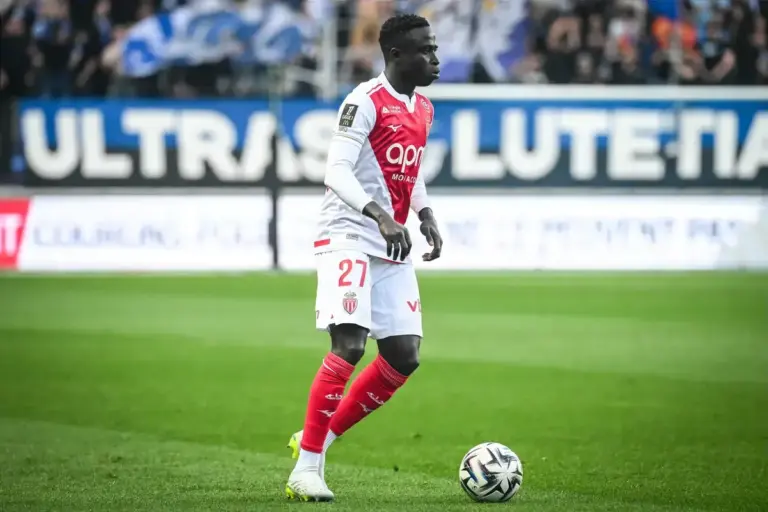 Crystal Palace battle Bayer Leverkusen for ‘superstar’ Munoz replacement