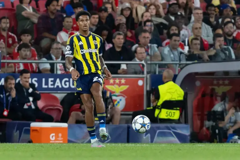 Fenerbahce defender Oosterwolde linked with Crystal Palace move