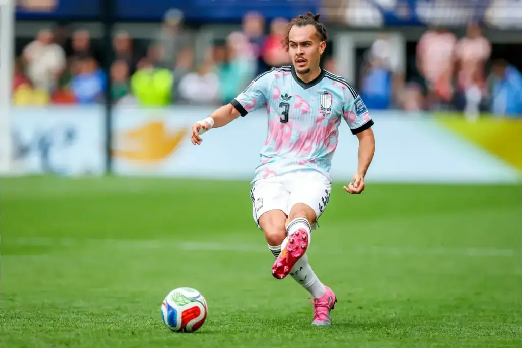 Arthur Theate playing for Frankfurt amid Crystal Palace transfer interest