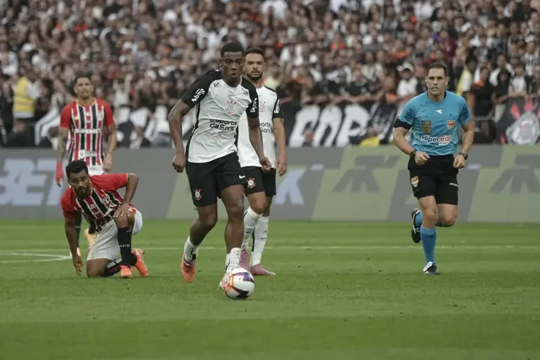 Crystal Palace send scout to watch €22m Brazilian midfielder