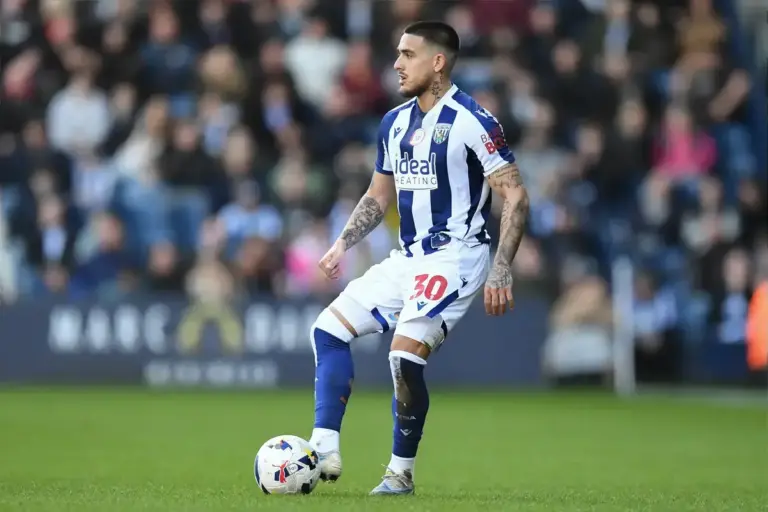 Wrexham join race to sign Crystal Palace full-back