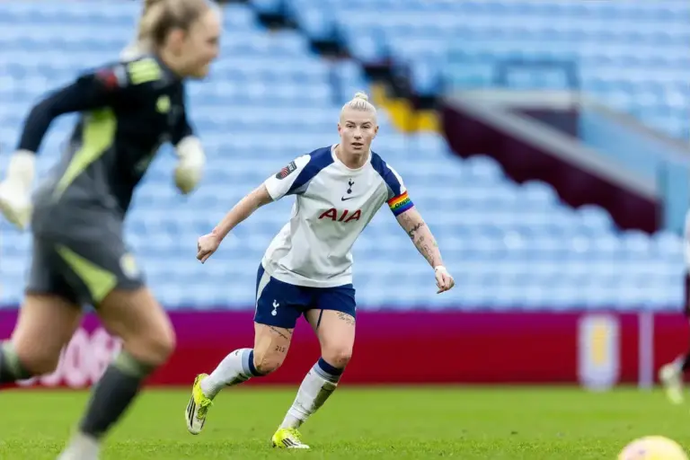Bethany England celebrating a goal, set to sign for Crystal Palace