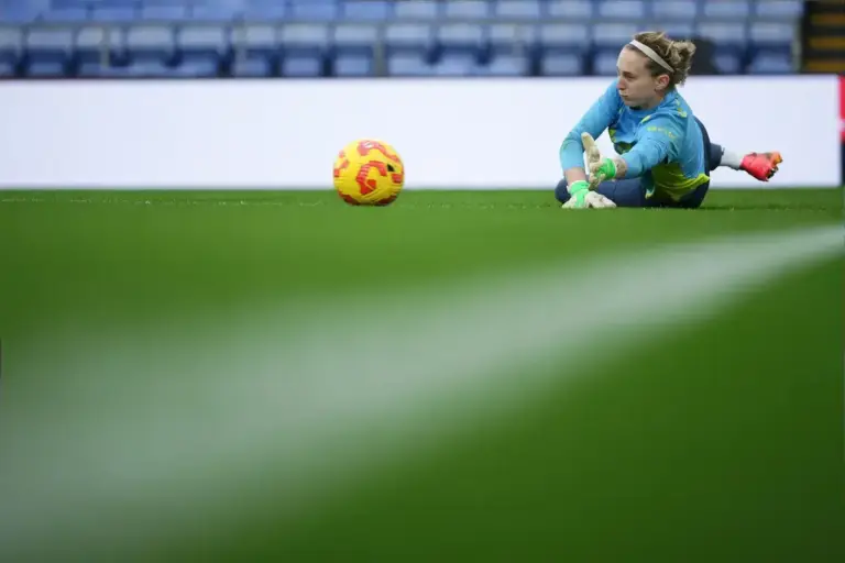 Crystal Palace 1-0 Everton: Lloyd-Smith Secures Historic WSL Opening Win