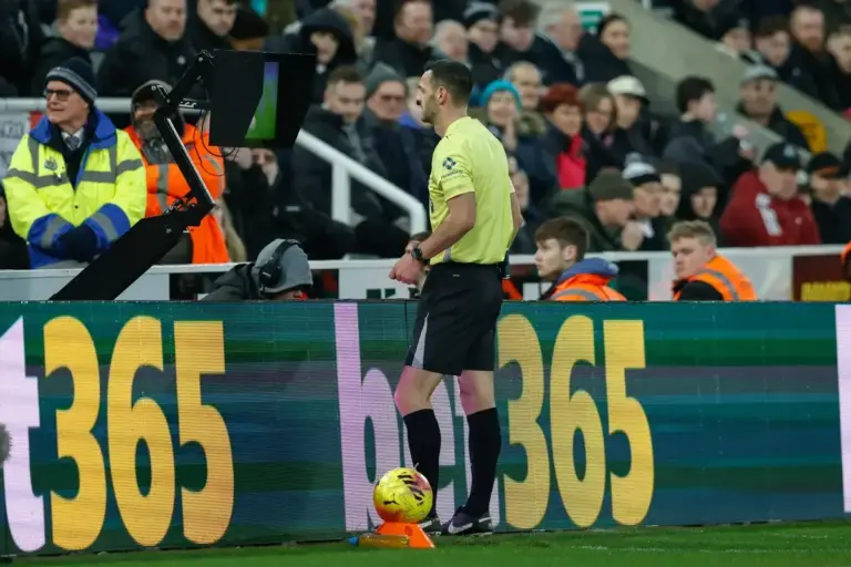 Crystal Palace Alert as Pro Ref Admits Premier League VAR Error